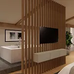 Dugi Otel *