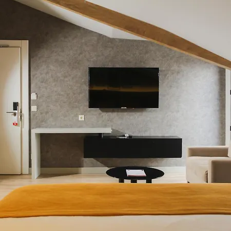 Dugi Hotell *